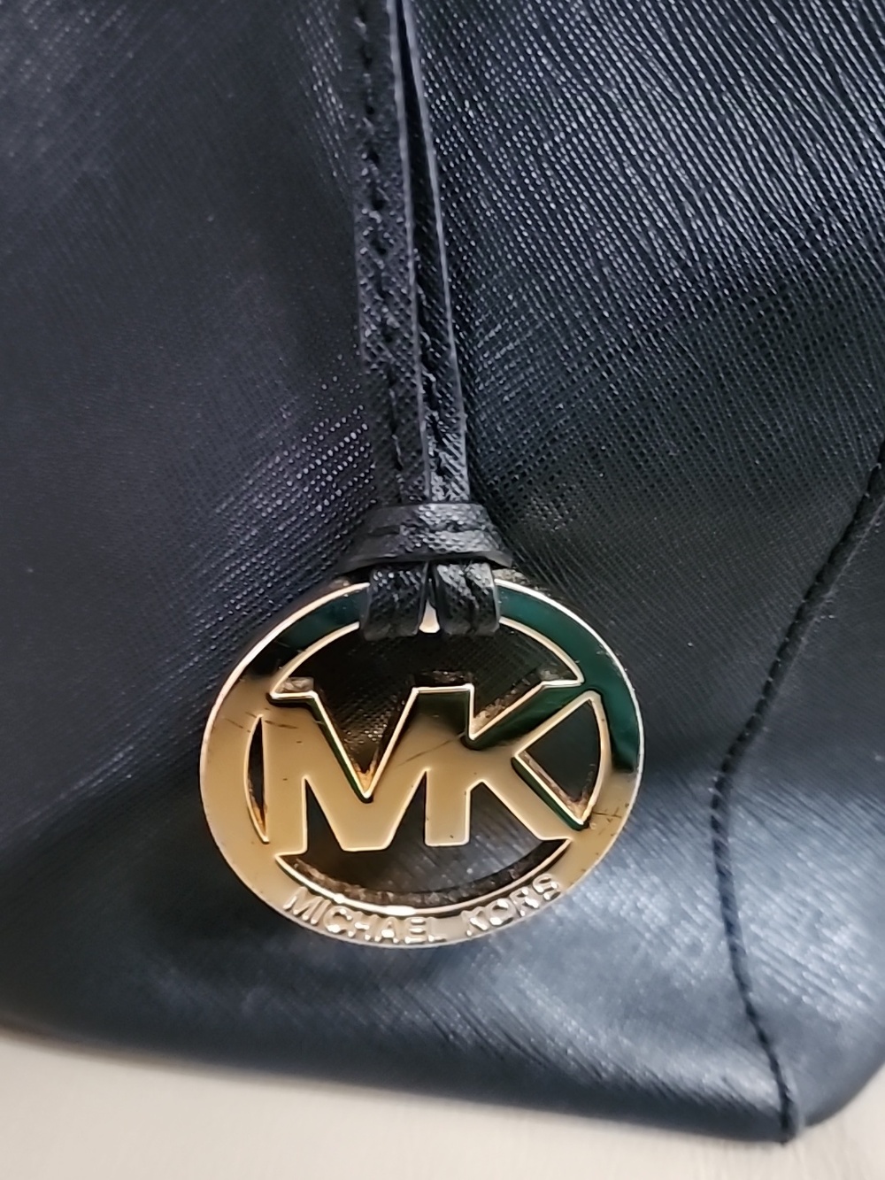 Michael Kors Women's Black Leather Satchel with Gold Hardware Preowned - Picture 2 of 12